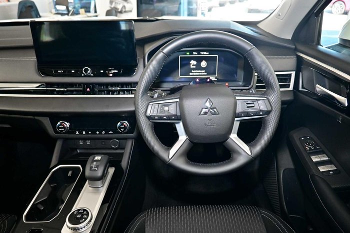2025 Mitsubishi Outlander LS