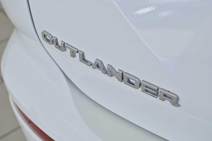 2025 Mitsubishi Outlander LS