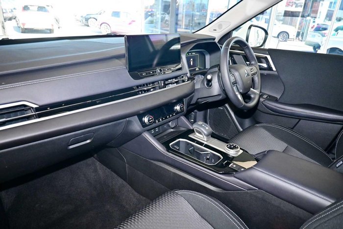 2025 Mitsubishi Outlander LS