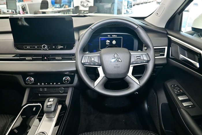 2025 Mitsubishi Outlander LS