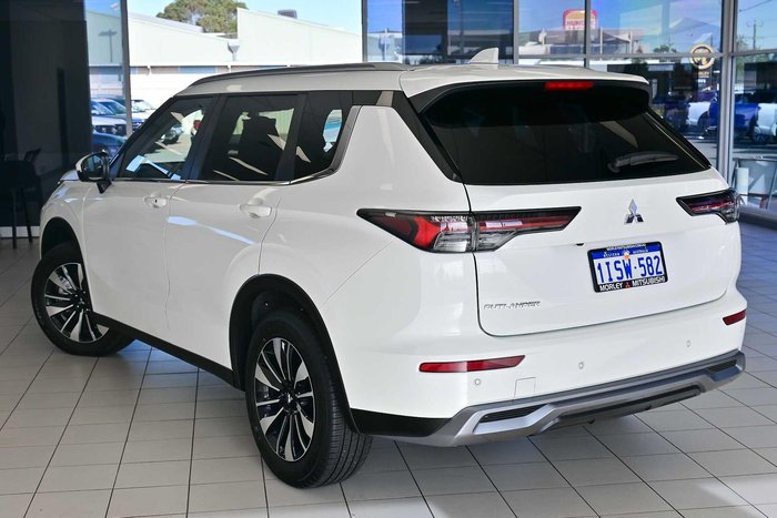 2025 Mitsubishi Outlander LS