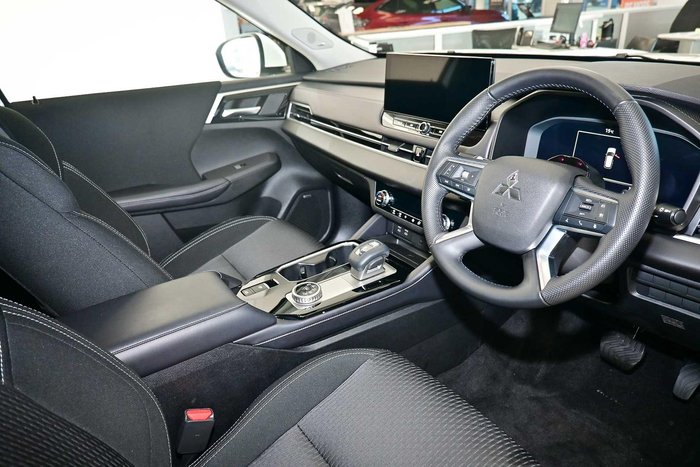 2025 Mitsubishi Outlander LS