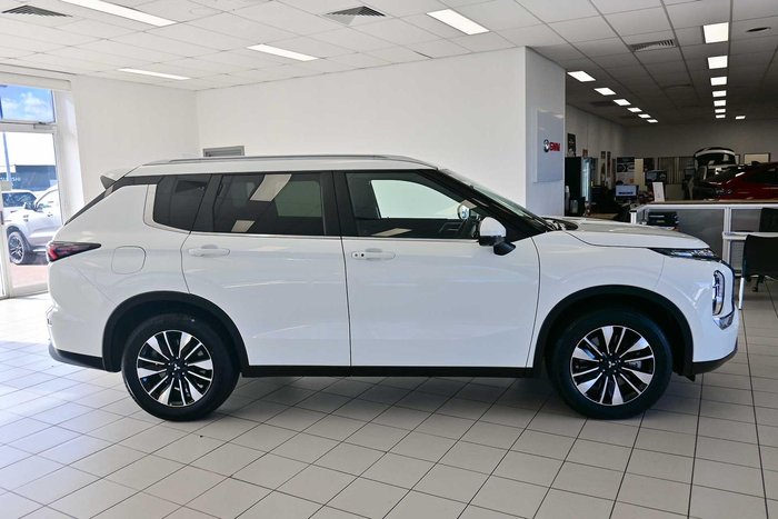 2025 Mitsubishi Outlander LS
