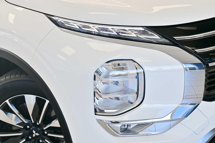 2025 Mitsubishi Outlander LS