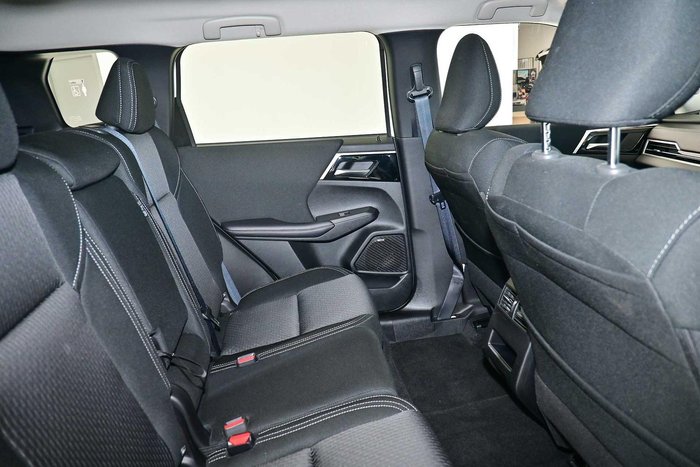 2025 Mitsubishi Outlander LS
