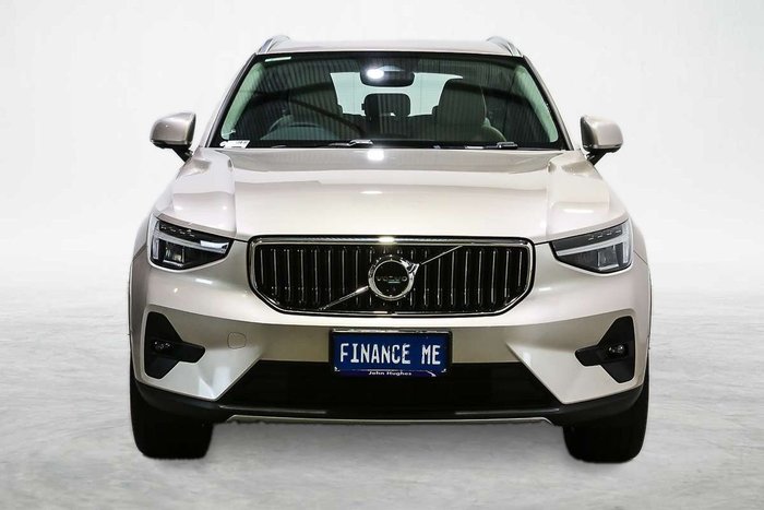 2022 Volvo XC40 Ultimate B4 Bright