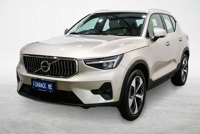 2022 Volvo XC40 Ultimate B4 Bright