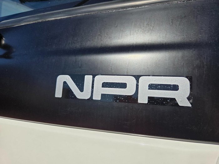 2006 Isuzu Npr400 8 Pallet Refrigerated Tautiner
