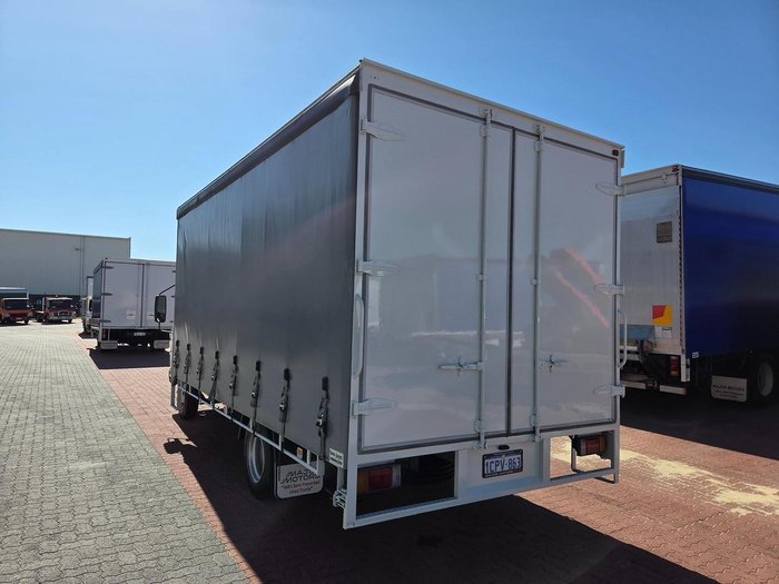 2006 Isuzu Npr400 8 Pallet Refrigerated Tautiner