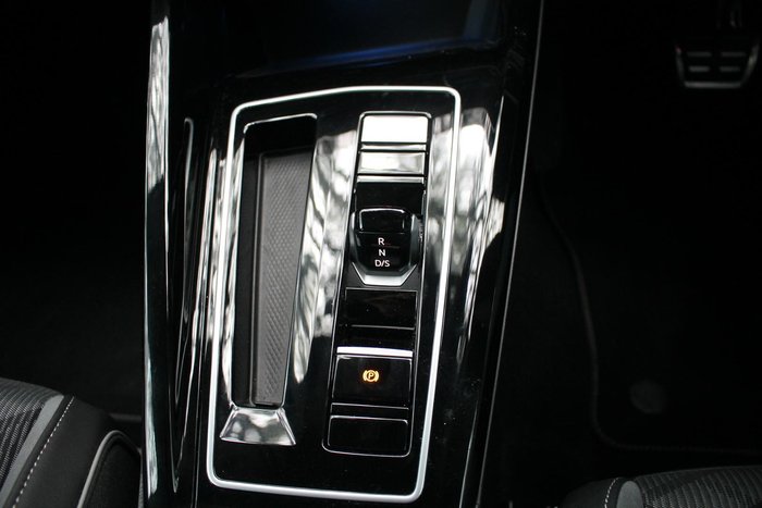 2023 Volkswagen Golf 110TSI R-Line