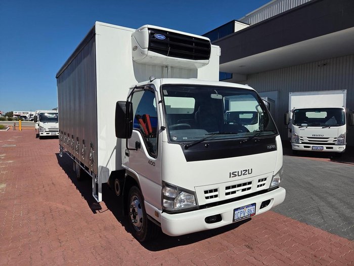 2006 Isuzu Npr400 8 Pallet Refrigerated Tautiner