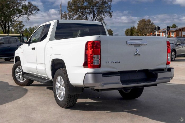 2026 Mitsubishi Triton GLX+