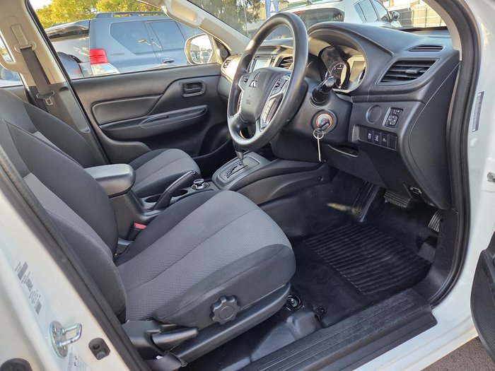 2022 Mitsubishi Triton GLX