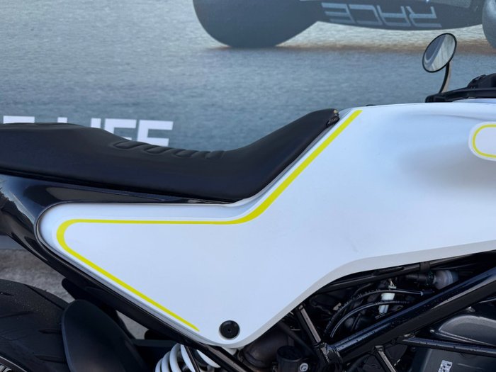 2018 HUSQVARNA VITPILEN 401 White