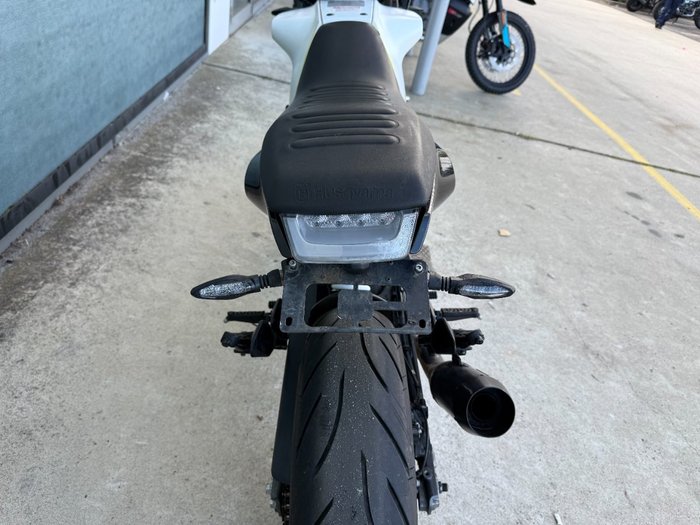 2018 HUSQVARNA VITPILEN 401 White