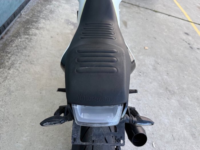 2018 HUSQVARNA VITPILEN 401 White