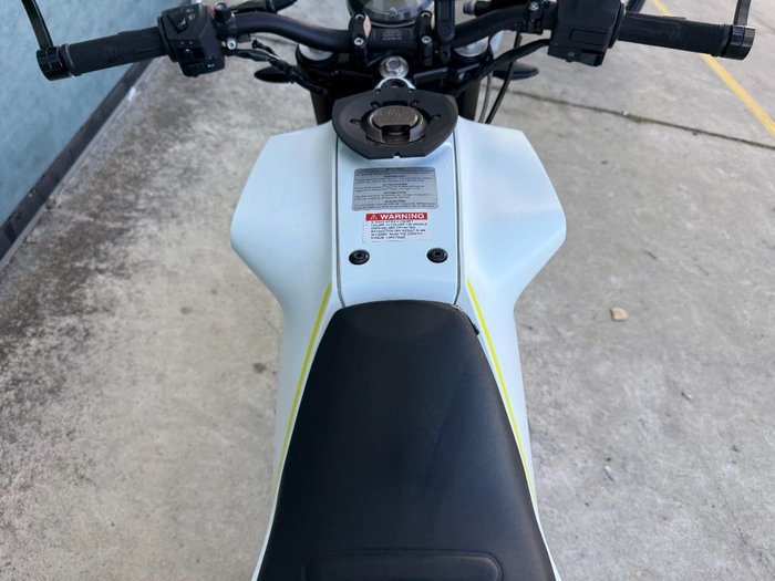 2018 HUSQVARNA VITPILEN 401 White