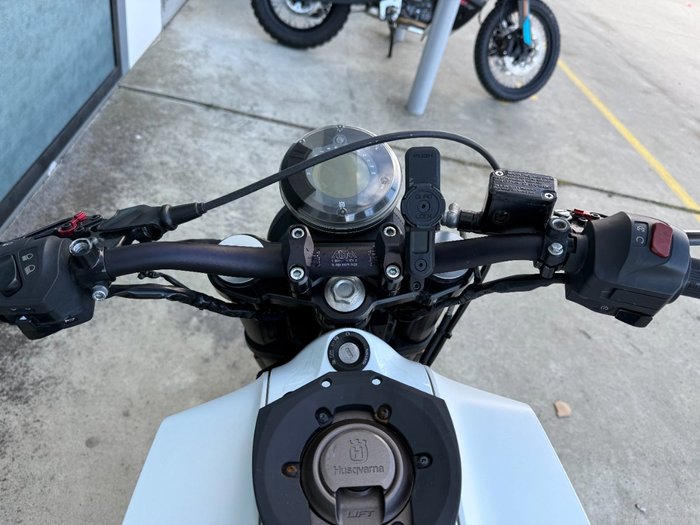 2018 HUSQVARNA VITPILEN 401 White