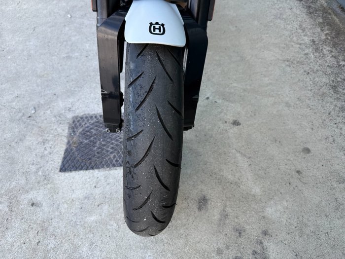 2018 HUSQVARNA VITPILEN 401 White