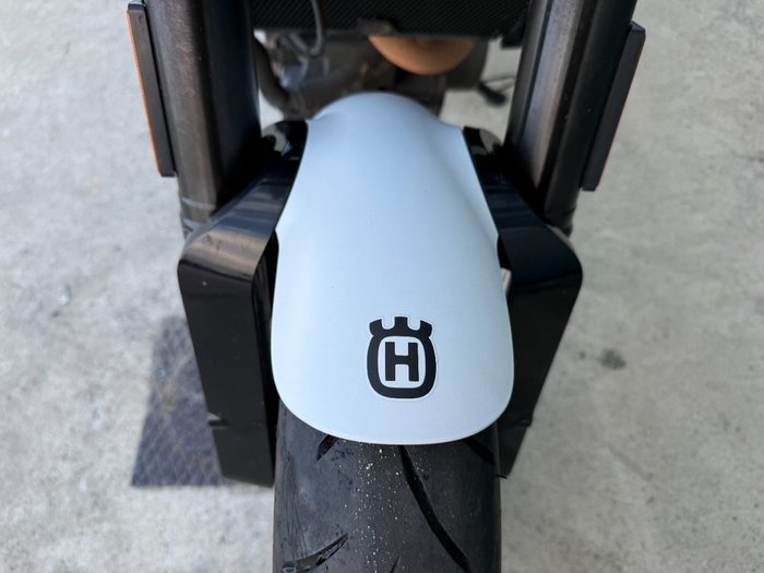 2018 HUSQVARNA VITPILEN 401 White