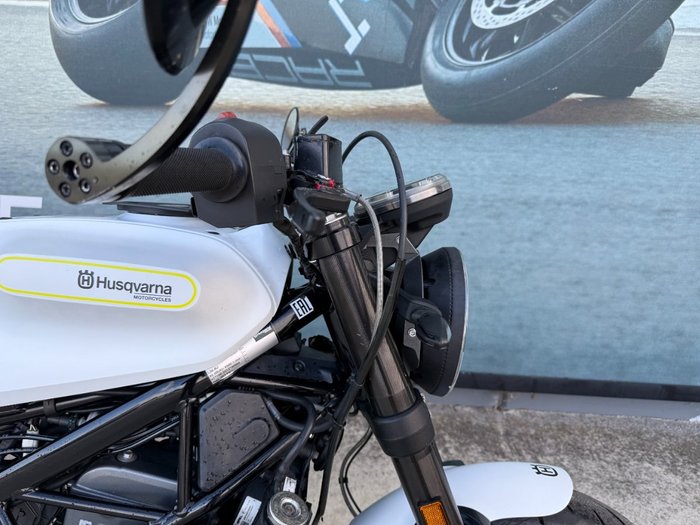 2018 HUSQVARNA VITPILEN 401 White