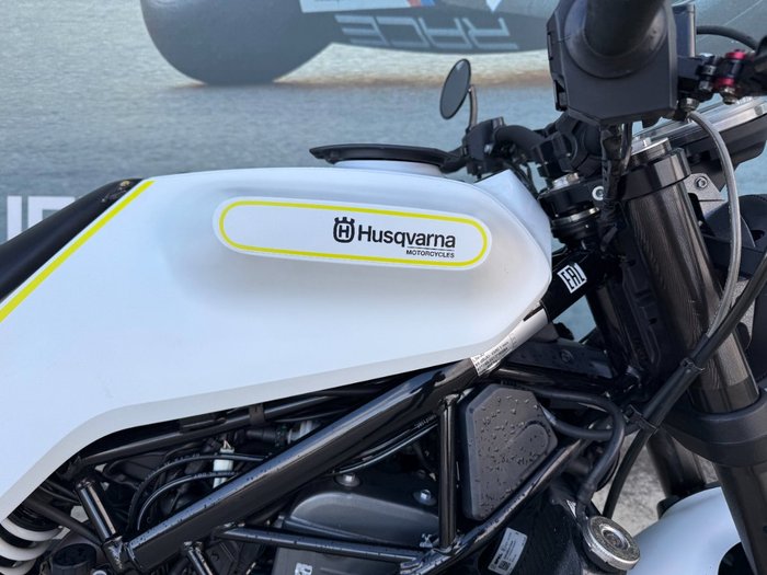 2018 HUSQVARNA VITPILEN 401 White