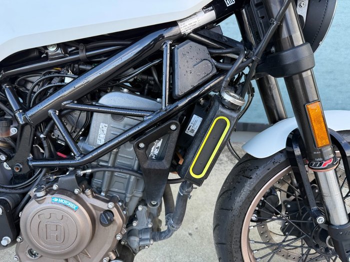 2018 HUSQVARNA VITPILEN 401 White