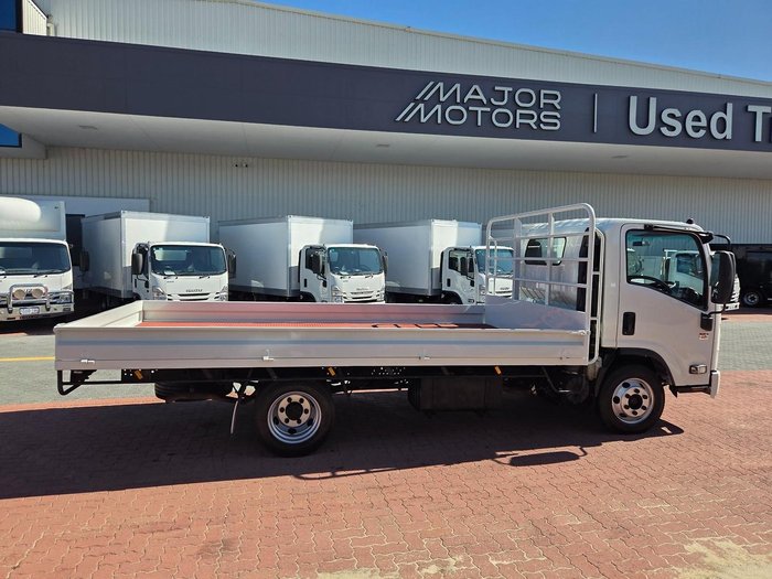 2019 Isuzu Nnr 65-150 Amt 3 Ton Tray