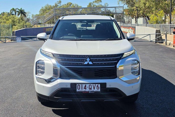 2023 Mitsubishi Outlander ES