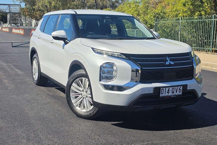 2023 Mitsubishi Outlander ES
