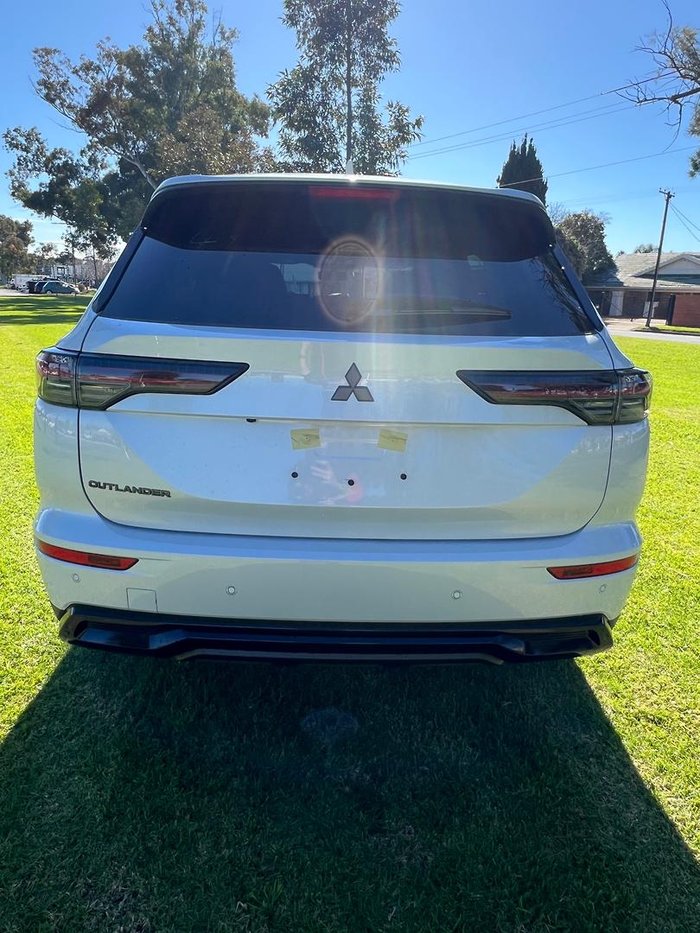 2026 Mitsubishi Outlander Black Edition ZM MY26 White Diamond