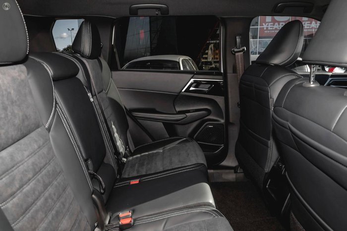 2026 Mitsubishi Outlander Black Edition ZM MY26 White Diamond