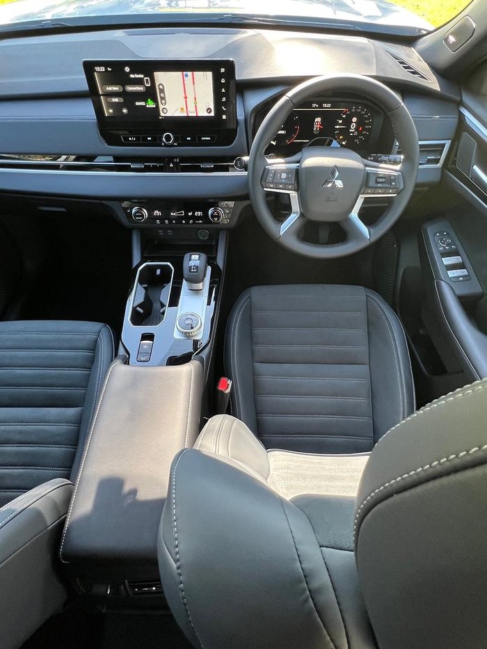 2026 Mitsubishi Outlander Black Edition ZM MY26 White Diamond
