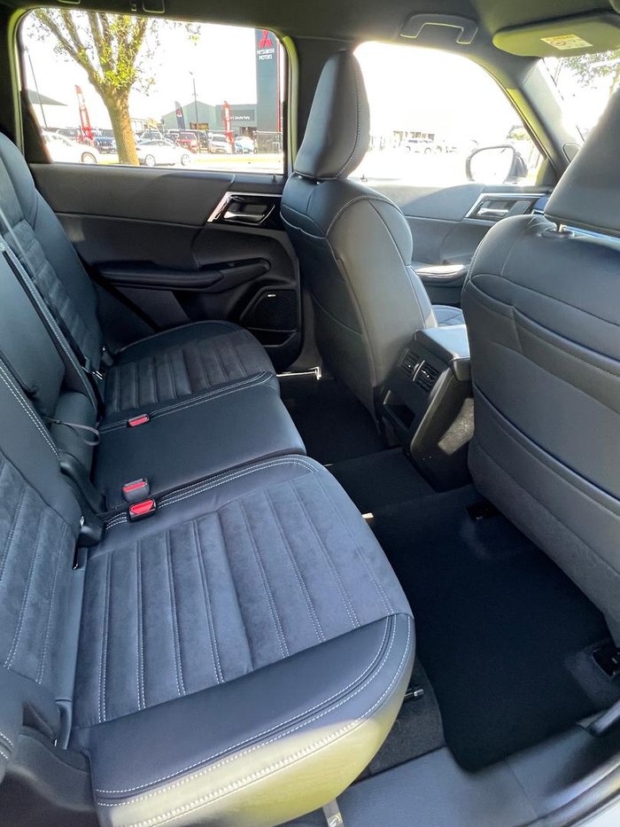 2026 Mitsubishi Outlander Black Edition ZM MY26 White Diamond