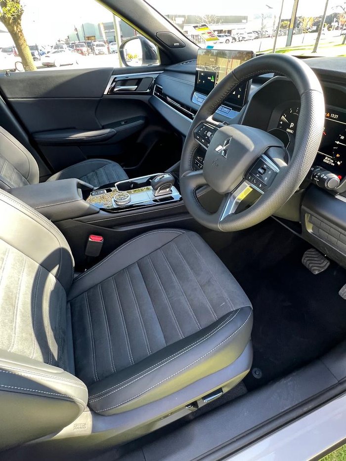 2026 Mitsubishi Outlander Black Edition ZM MY26 White Diamond