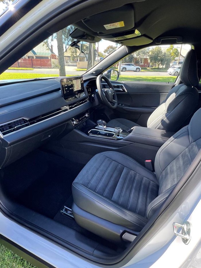2026 Mitsubishi Outlander Black Edition ZM MY26 White Diamond