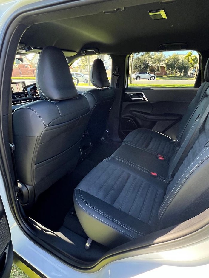 2026 Mitsubishi Outlander Black Edition ZM MY26 White Diamond