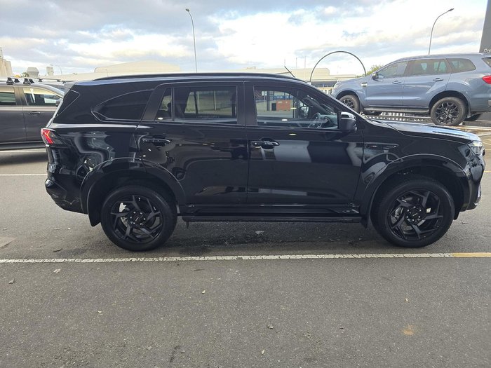 2025 Isuzu MU-X X-TERRAIN