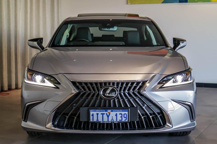 2025 Lexus ES 300h Luxury