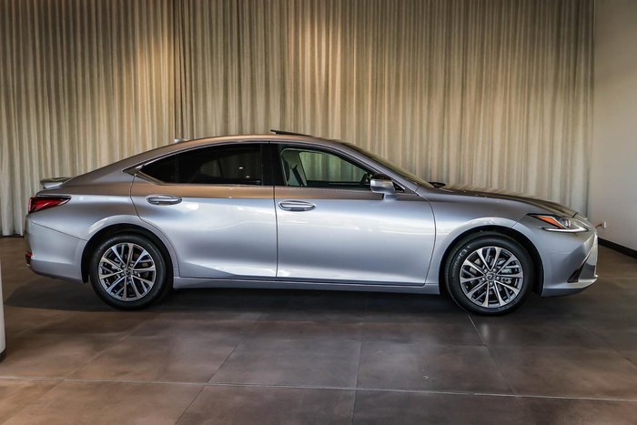 2025 Lexus ES 300h Luxury
