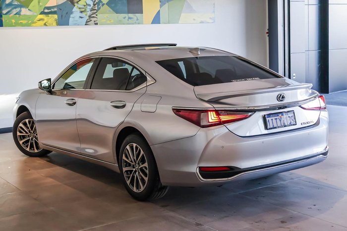 2025 Lexus ES 300h Luxury