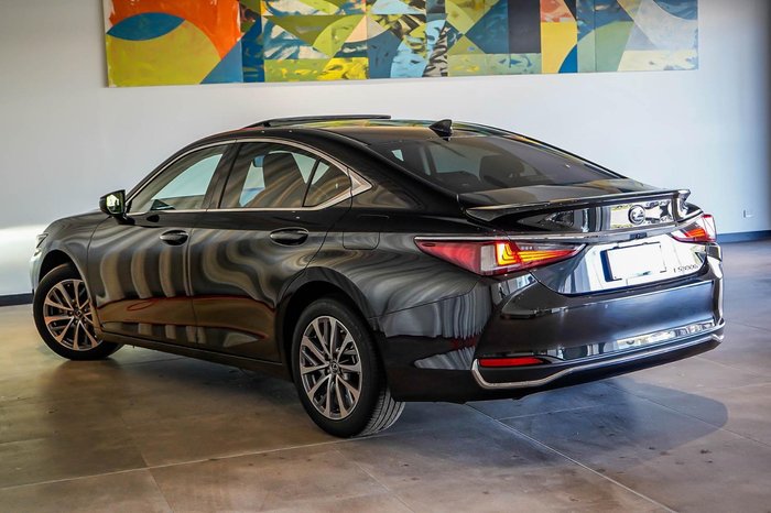 2025 Lexus ES 300h Luxury