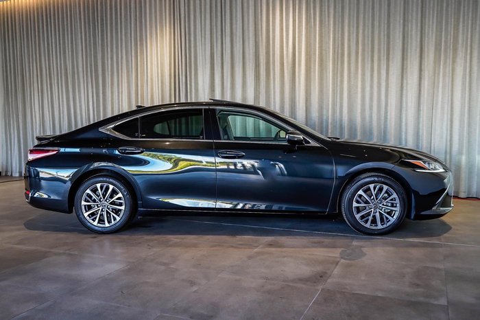 2025 Lexus ES 300h Luxury