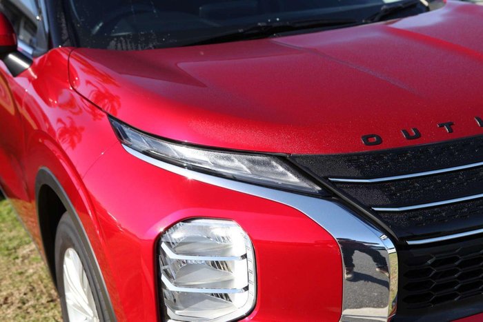 2024 Mitsubishi Outlander ES