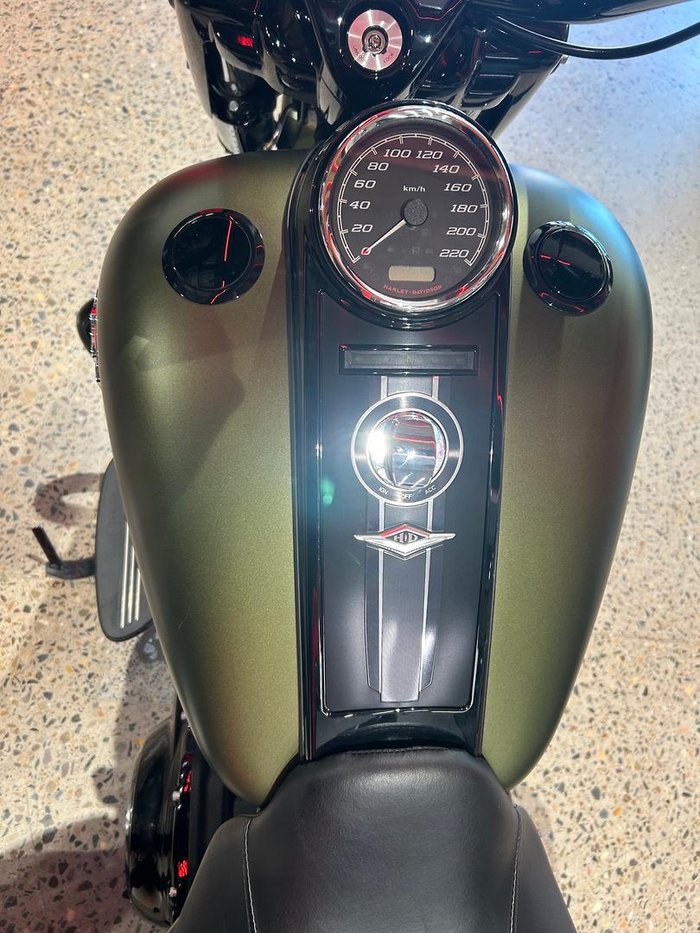2022 Harley-Davidson Road King Special 114 (FLHRXS) Touring Green