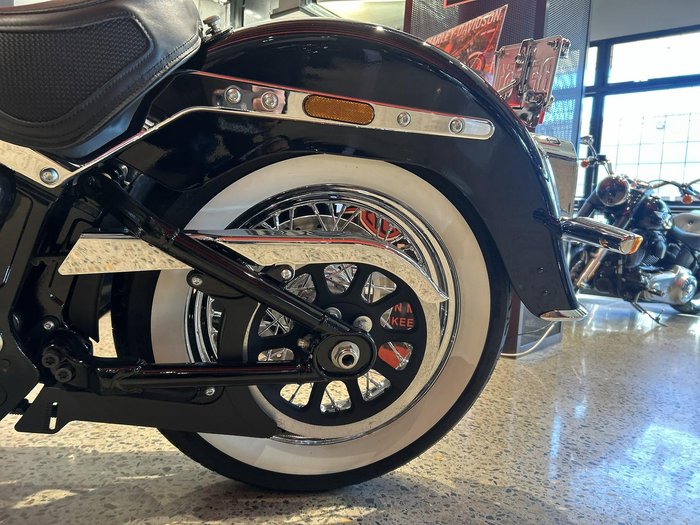 2019 Harley-Davidson Deluxe 107 (FLDE) Softail Blue