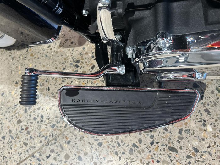 2019 Harley-Davidson Deluxe 107 (FLDE) Softail Blue