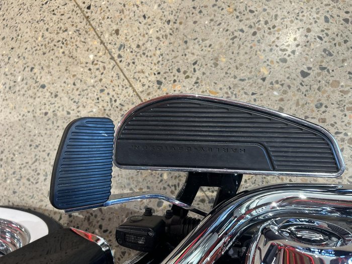2019 Harley-Davidson Deluxe 107 (FLDE) Softail Blue