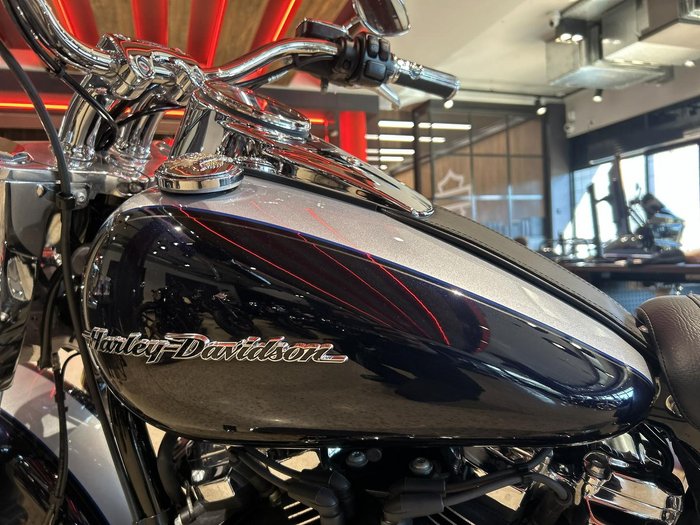 2019 Harley-Davidson Deluxe 107 (FLDE) Softail Blue