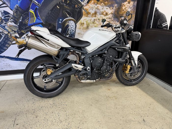 2012 Triumph STREET TRIPLE WHITE